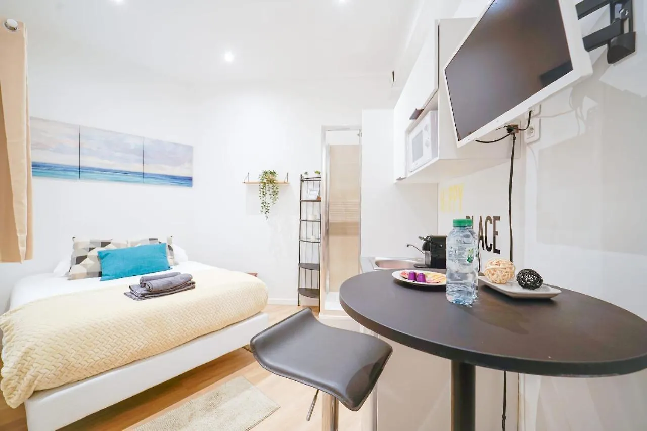 Well Located Studio Fully Renovated In Paris Center contacts