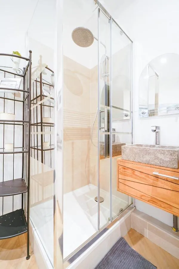 Well Located Studio Fully Renovated In Paris Center Apartment 0*,  France